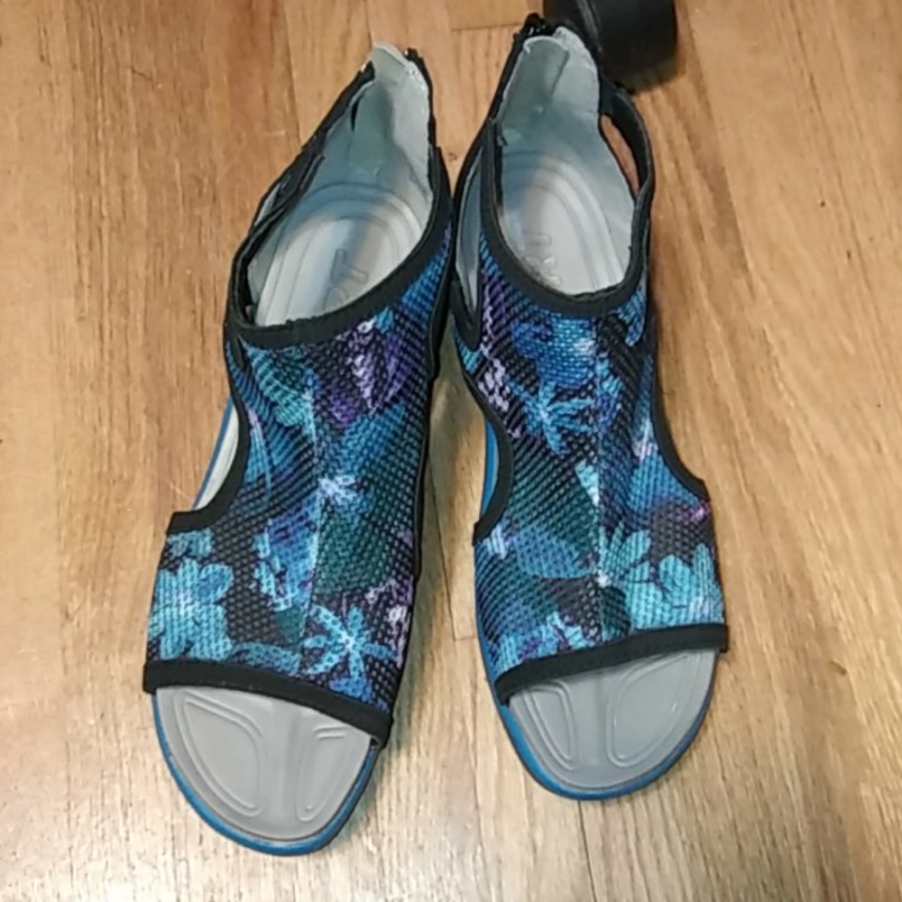 Jambu Sport Sandal With Platform Support Size 9.5 Gem